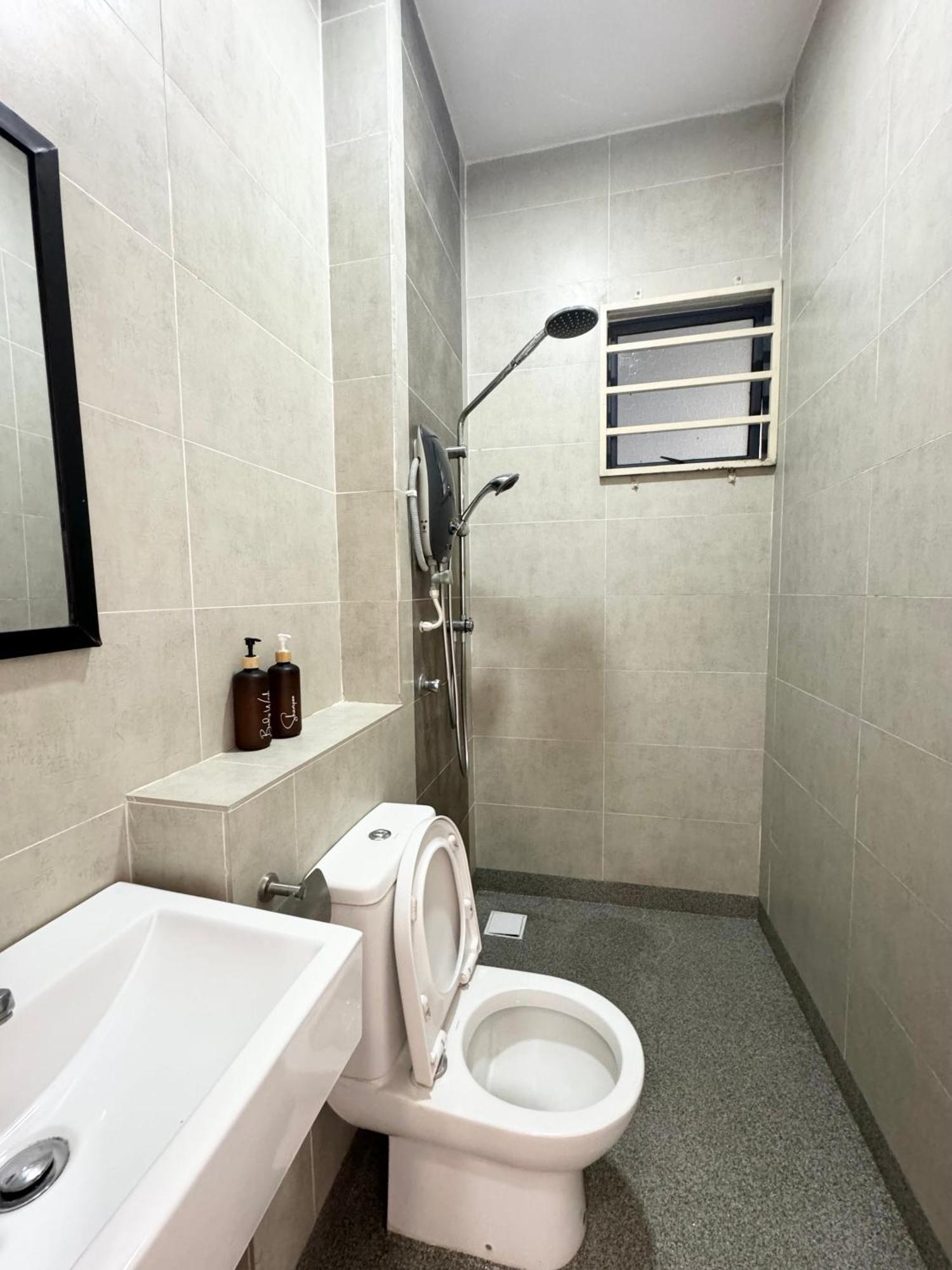 The Borneo - Group Of 6 Guest Apartment Kota Kinabalu